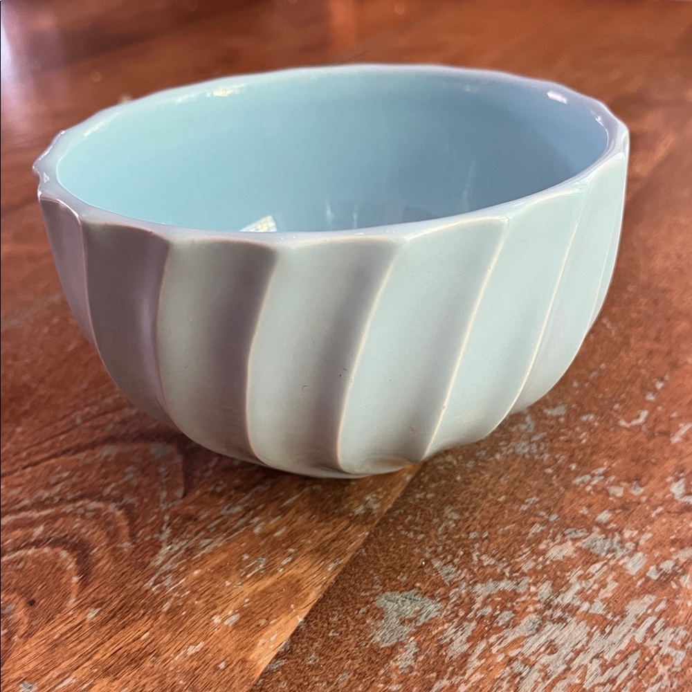 Anthropologie swirled latte cereal bowl light blue